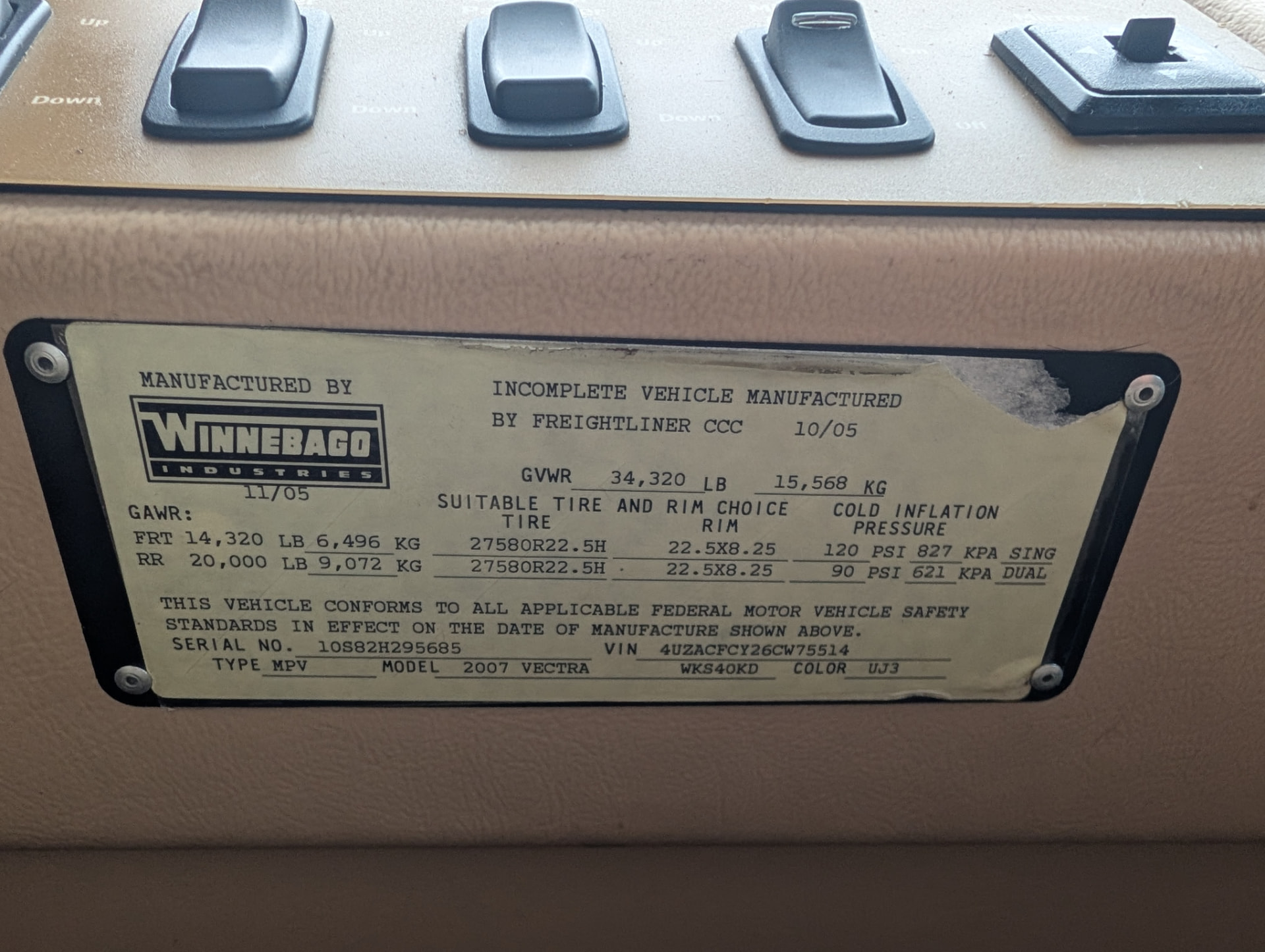 Winnebago manufacturer data plate for 2007 Vectra 40KD